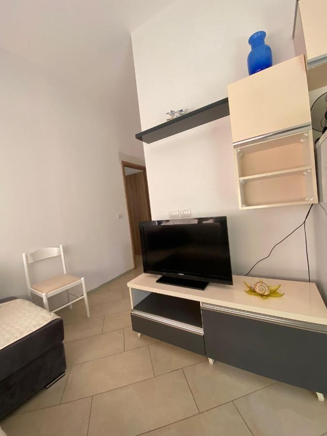 eri apartament Apartment Himare Bagian luar foto