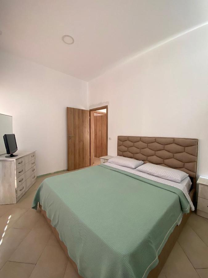 eri apartament Apartment Himare Bagian luar foto